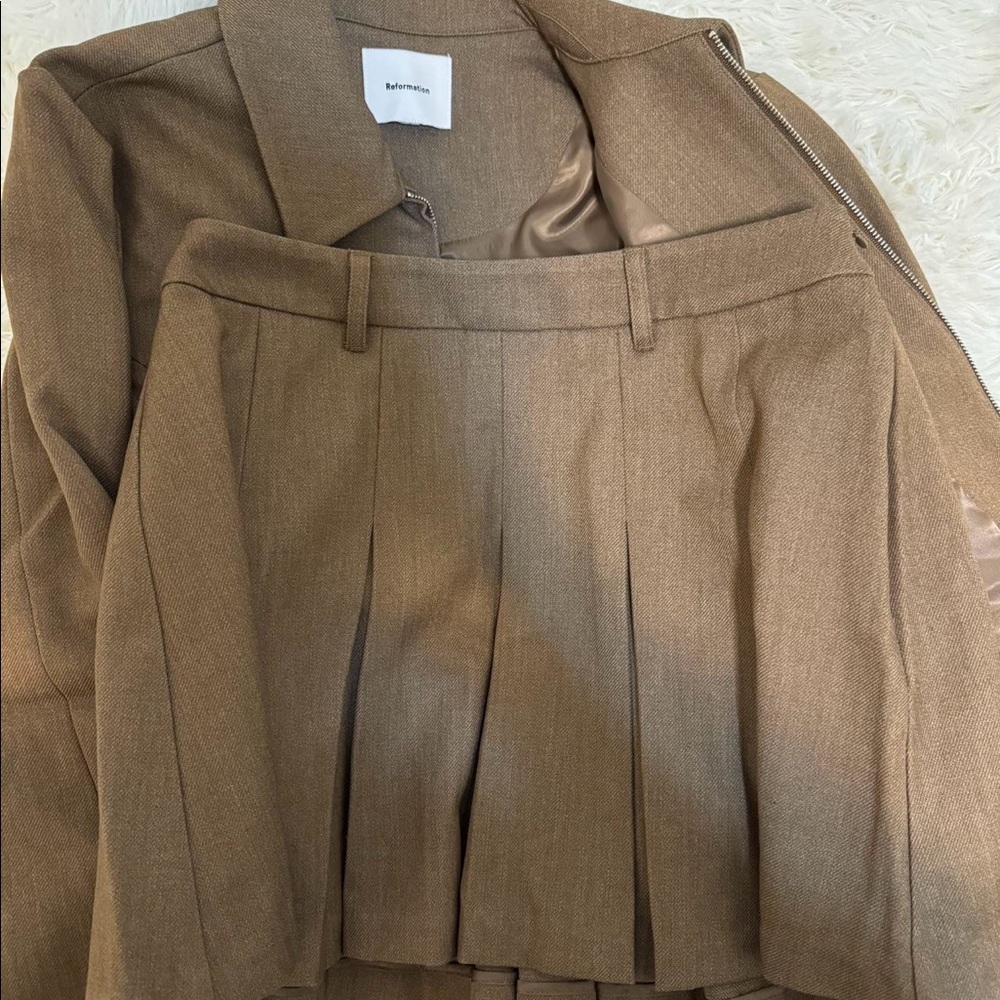 Reformation Brynlee Two Piece Camel - Picture 11 of 11